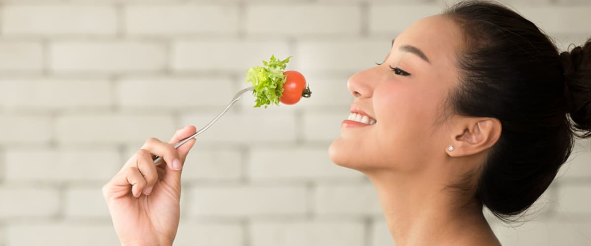 Avoiding Distractions While Eating: Tips and Strategies for Incorporating Healthy Eating Habits